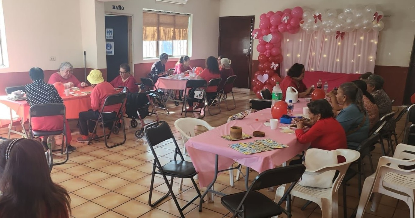 Adultos mayores celebran el Día del Amor y la Amistad en Villa Unión