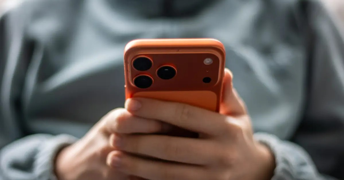 Reino Unido anuncia restricción a redes sociales para menores