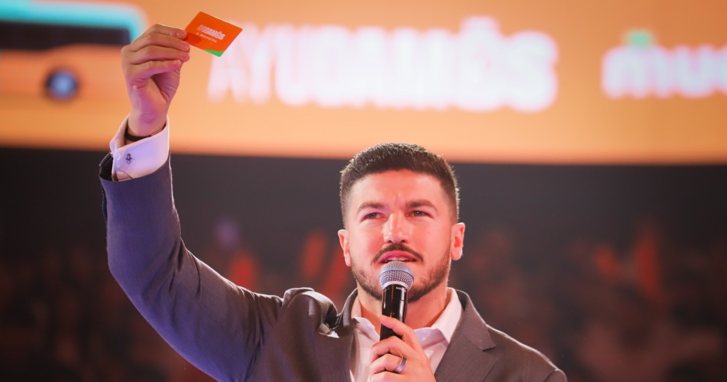 Nuevo León anuncia tarifa preferencial de transporte público para estudiantes