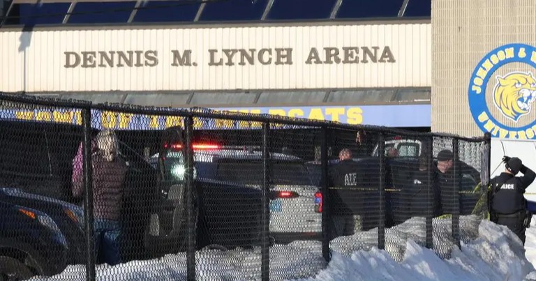 Tiroteo en partido de hockey en Rhode Island deja tres muertos