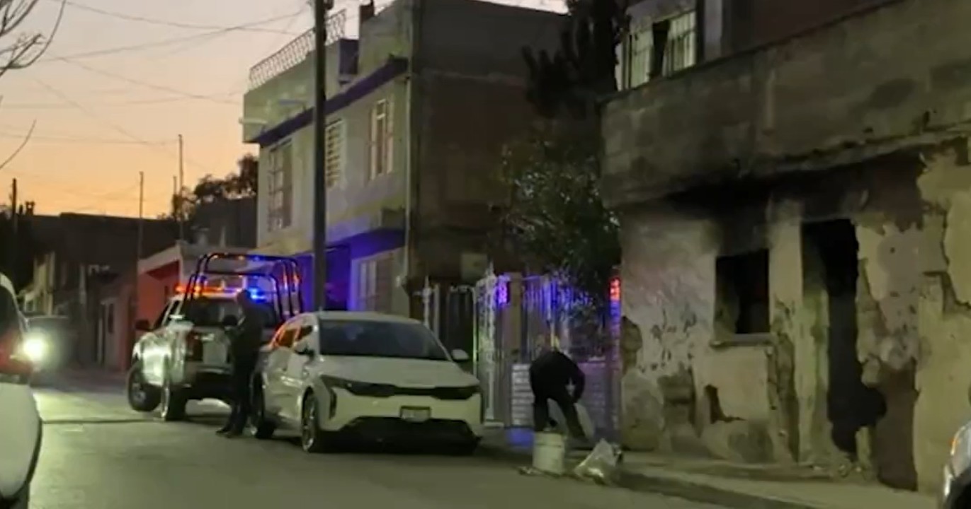 Amigo lo buscaba y lo encuentra sin vida en su recámara