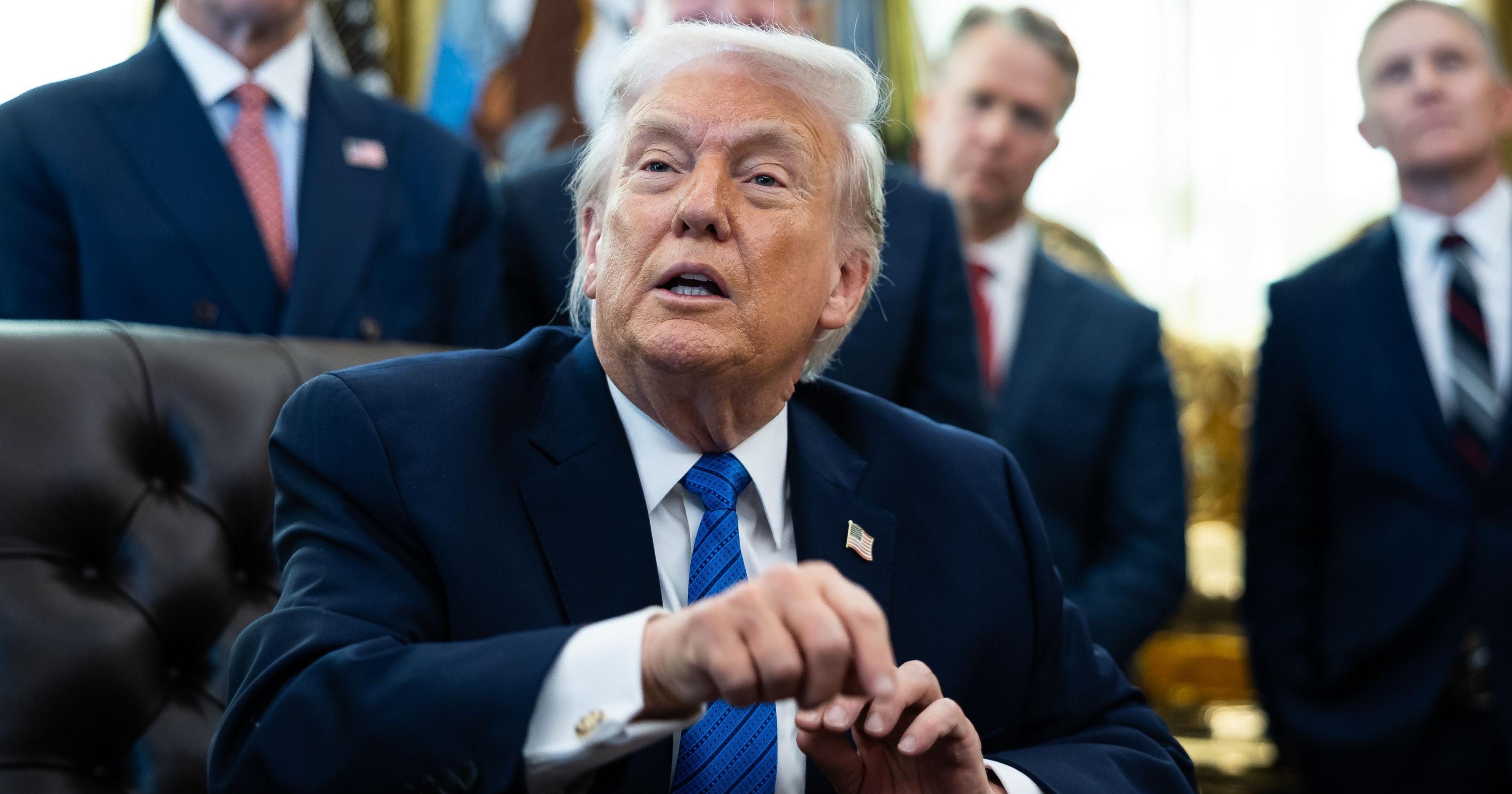 Trump evalúa posibles ataques contra Irán, reporta CBS