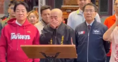 Líder religioso vomita accidentalmente sobre presidente de Taiwán