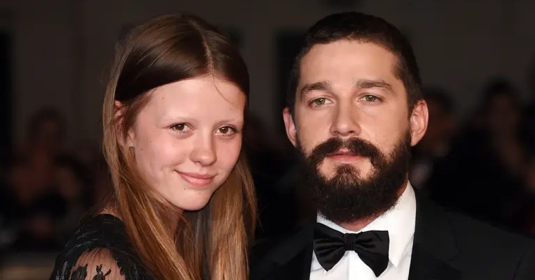 Mia Goth considera divorciarse de Shia Labeouf tras haberse separado hace un año