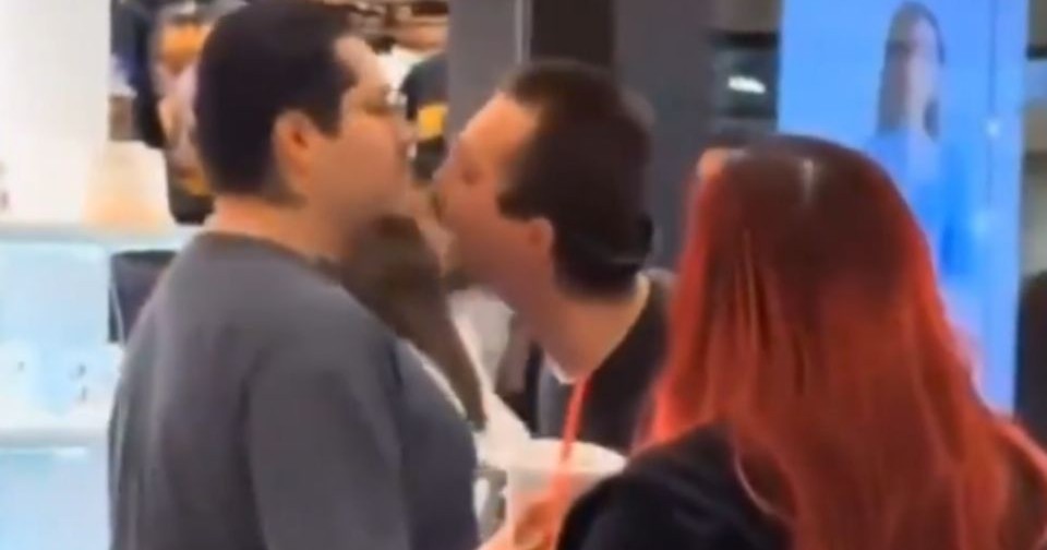 Estadounidense provoca a migrante mexicano y termina noqueado