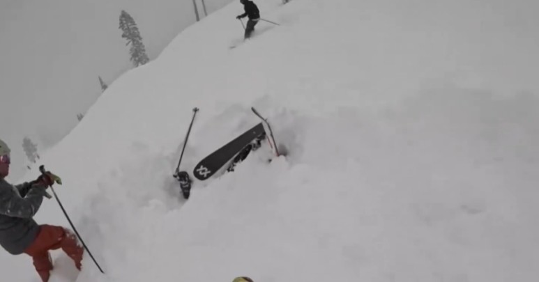 Hombre es rescatado de la nieve tras hundirse en zona profunda