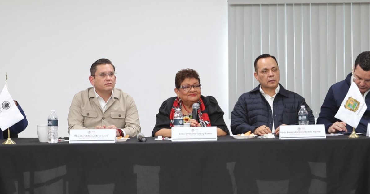 Titular de FGR, Ernestina Godoy, visita subsede en Coahuila