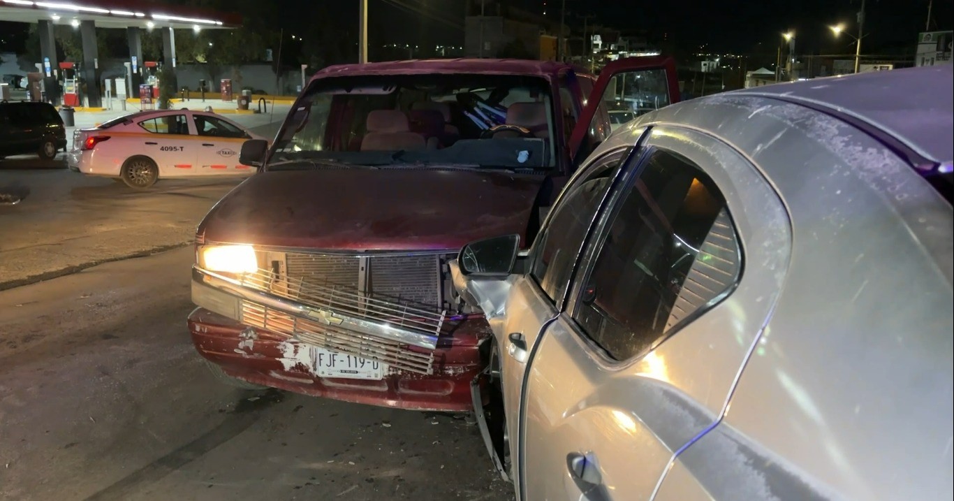 Menor es trasladado tras choque frontal