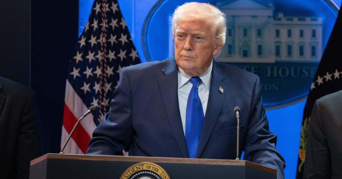 Donald Trump asegura que habrá represalias tras el fallecimiento de militares en Irán