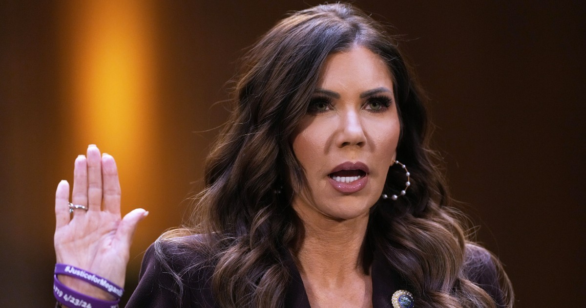 Secretaria de Seguridad de EU comparece tras muerte de manifestantes