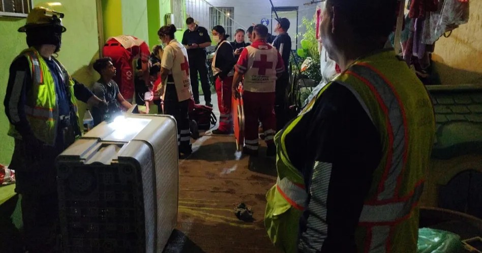 Menor es rescatada del interior de una lavadora