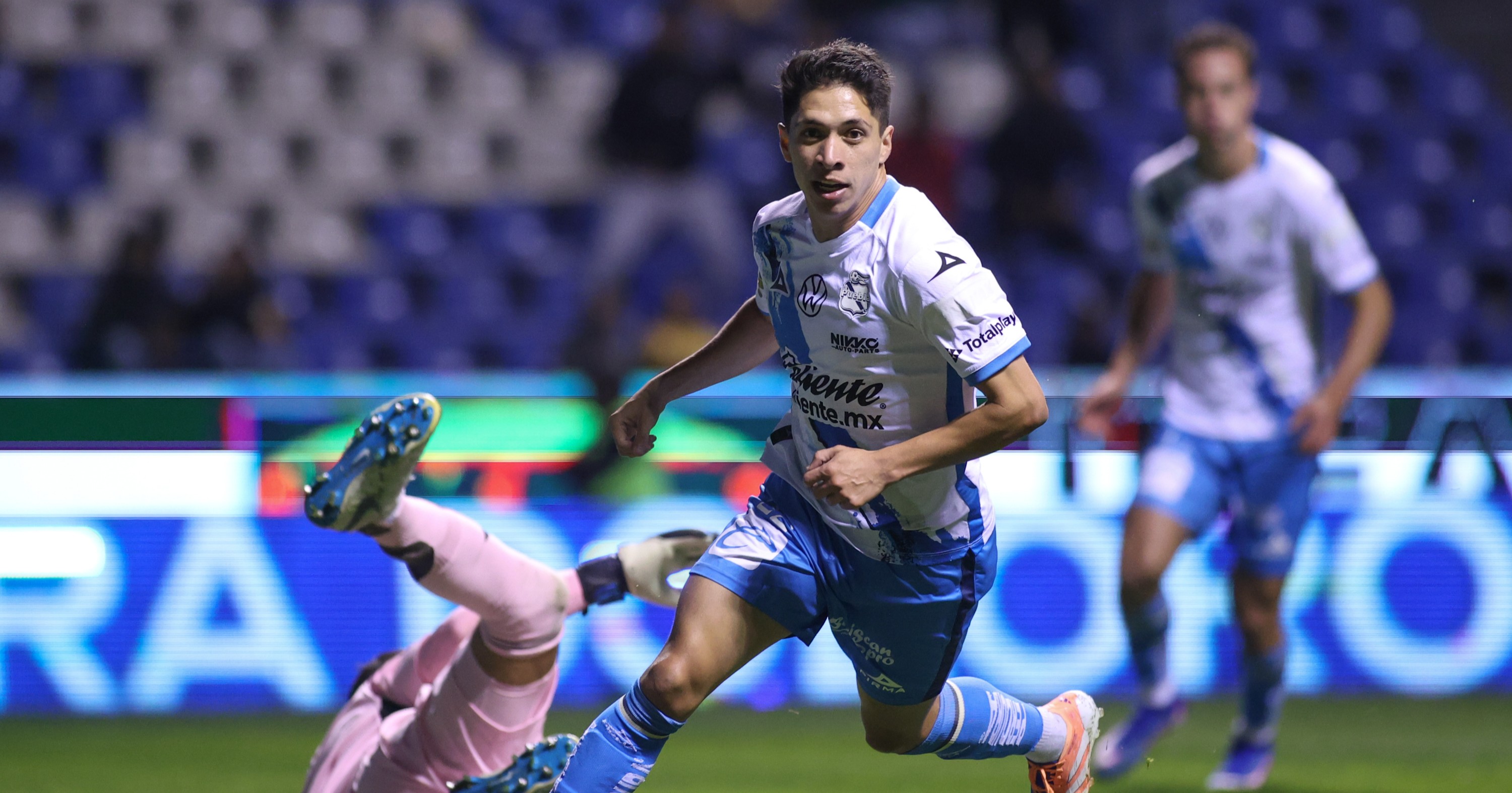 ¡Ganó la Franja!; Puebla sorprende y vence a Tigres por 3-1 en el Cuauhtémoc 
