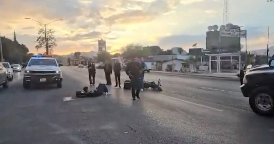 Motociclista resulta con fractura tras choque vial