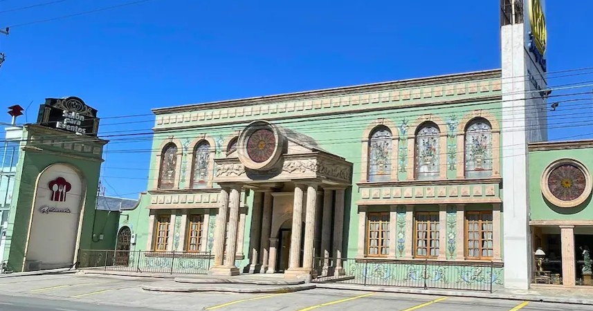 Localizan a hombre de la tercera edad sin vida en habitación de hotel 