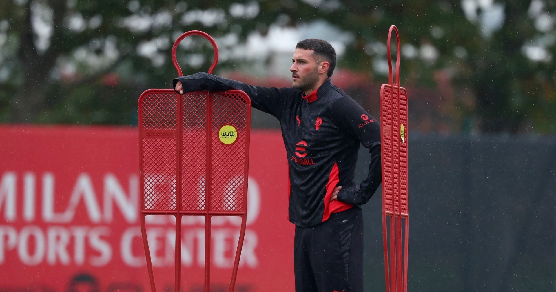 ¡Se recupera!; Santiago Giménez volvió a entrenar con el AC Milan luego de su lesión 