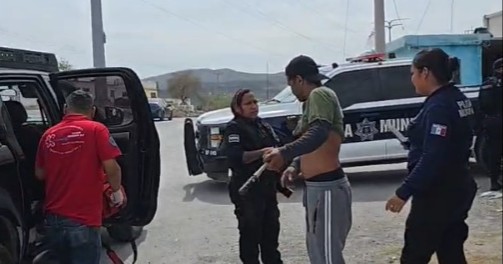 Adolescente apuñala a su tío con desarmador y huye