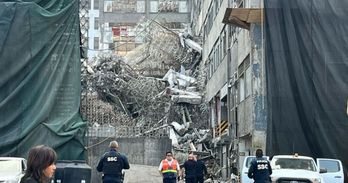 Confirman tres muertos tras derrumbe de edificio en San Antonio Abad