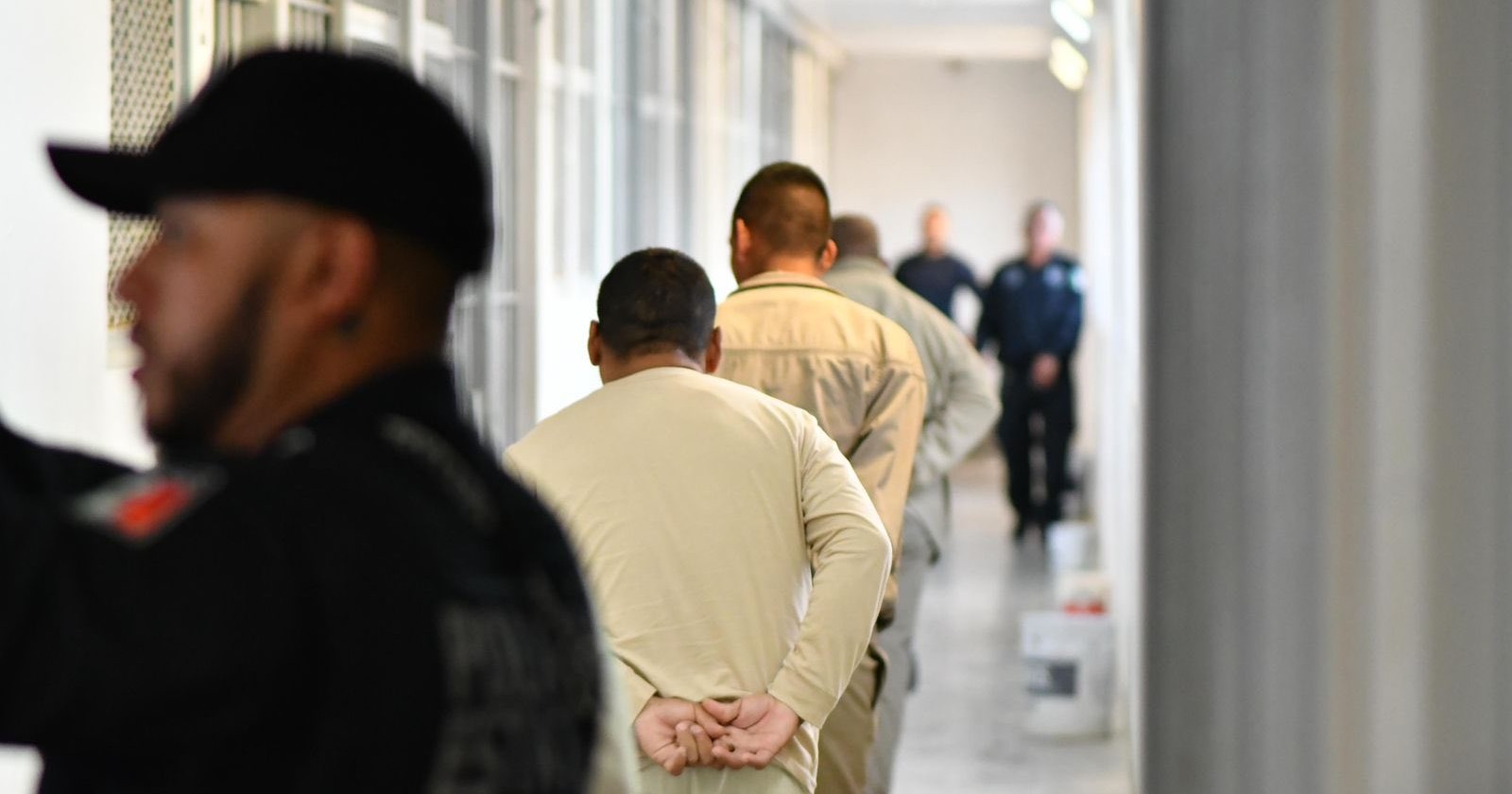 Trasladan a 120 reos de Piedras Negras a Monclova para despresurizar penal