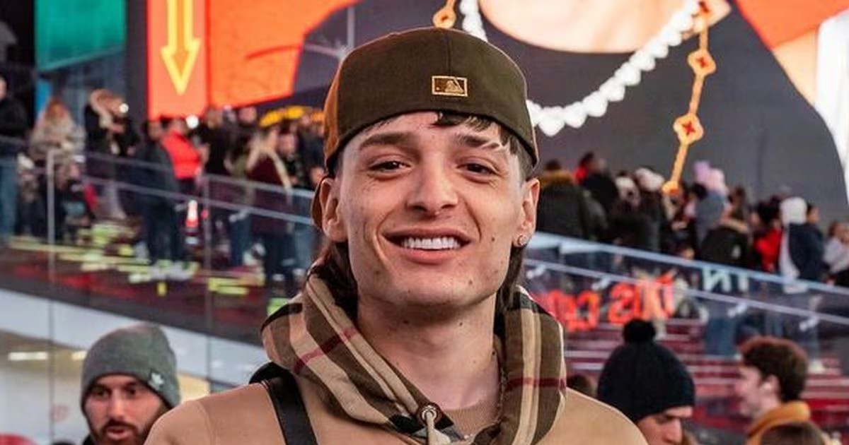 Abuchean a Peso Pluma tras ignorar a fan durante partido de la NBA