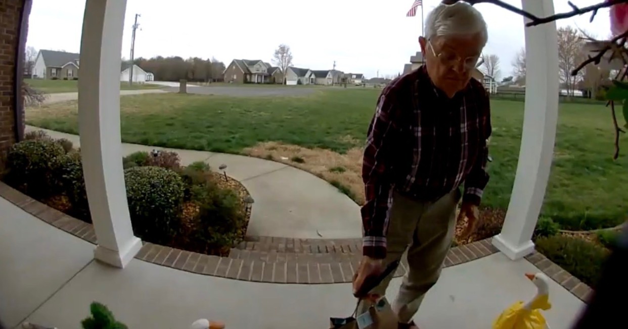 De repartir café a recibir más de 200 mil dólares: la historia de un adulto mayor que ayuda a su esposa enferma