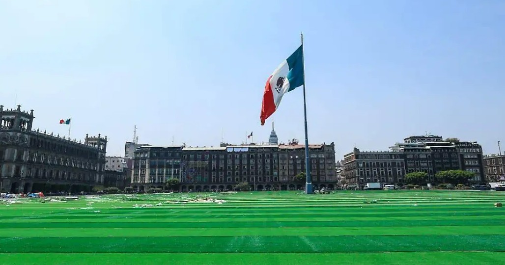 Zócalo capitalino se prepara para romper el récord del entrenamiento de futbol más grande del mundo