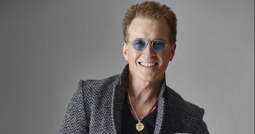 Emmanuel celebra 50 años de carrera con emotiva misa rodeado de amigos y familia