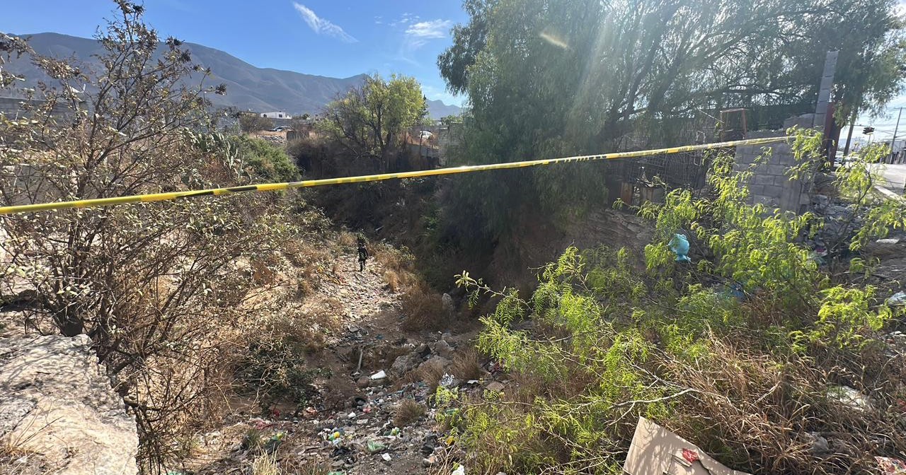 Encuentran cuerpo en estado de descomposición en terreno baldío al sur de Saltillo