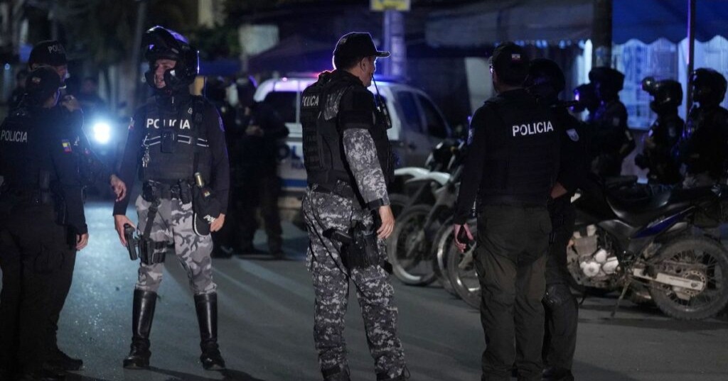 Toque de queda en Ecuador deja 253 detenidos en primera noche