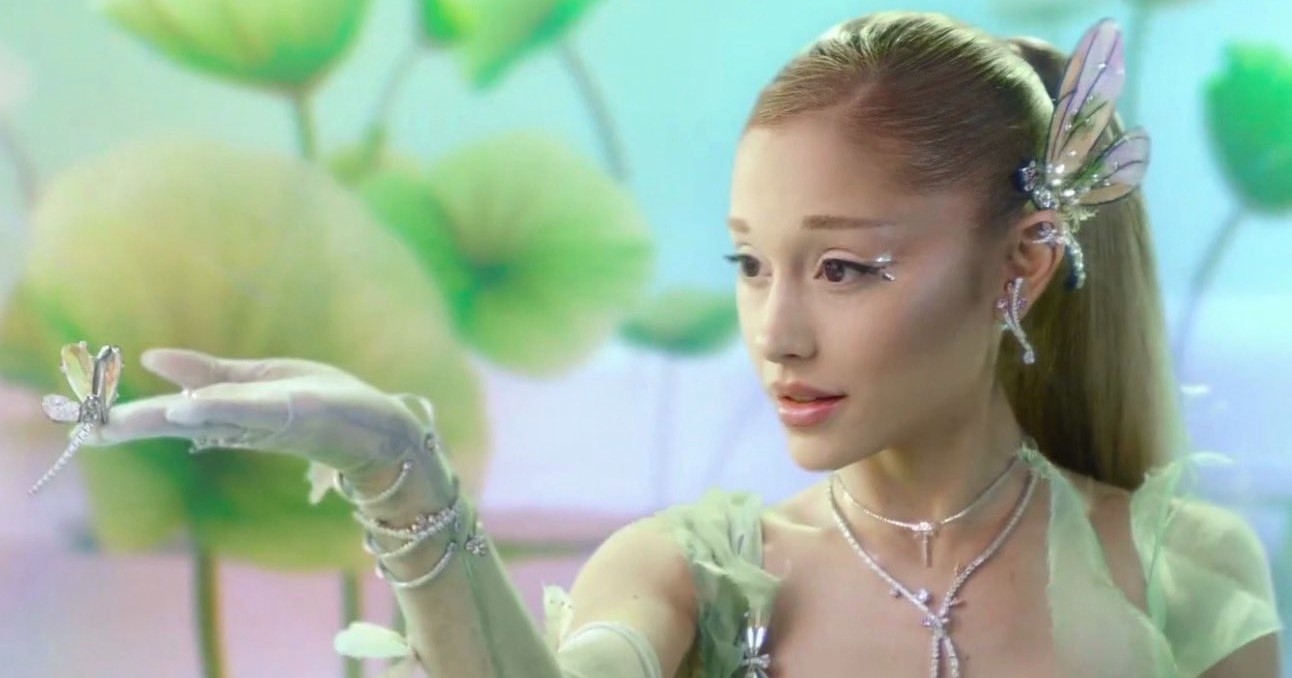 Ariana Grande lanza colección de ensueño con Swarovski ¡Todos los detalles!