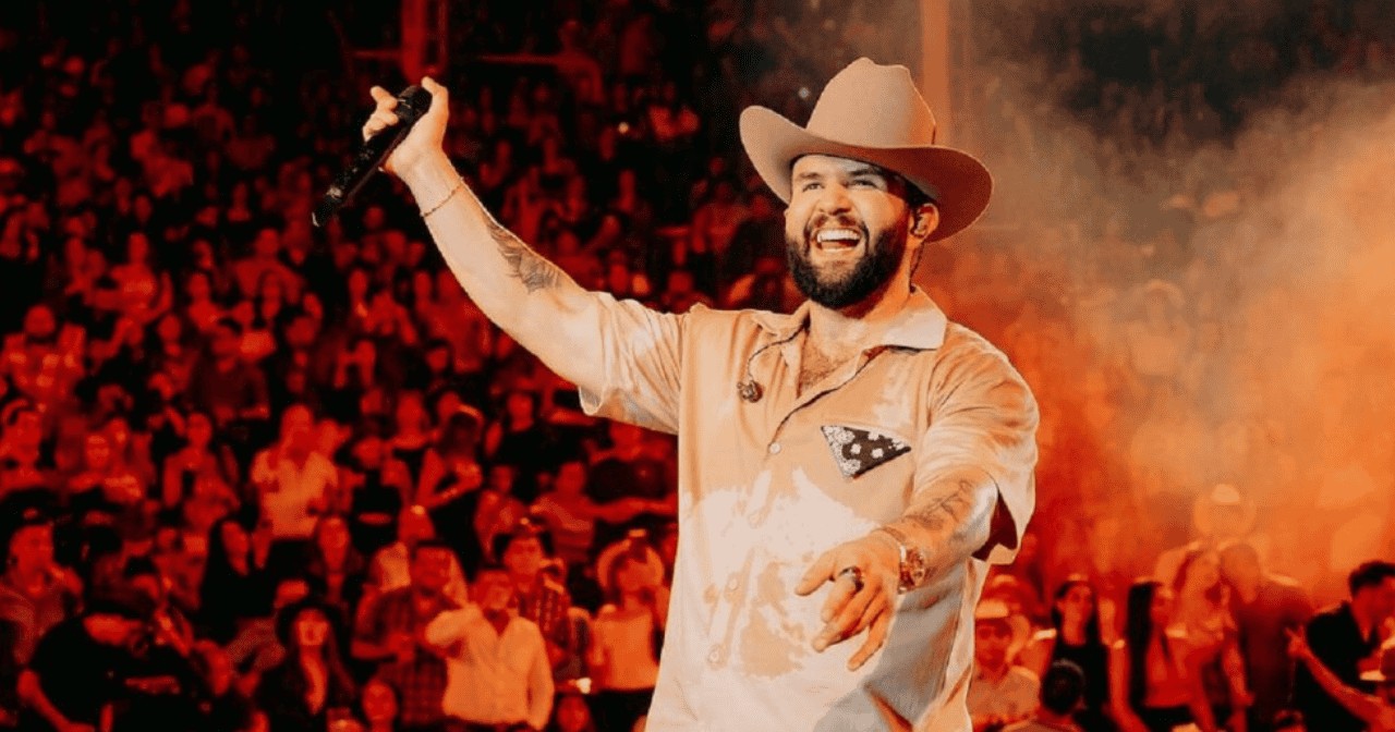 Se confirma a Carín León como intérprete en la canción oficial del Mundial 2026