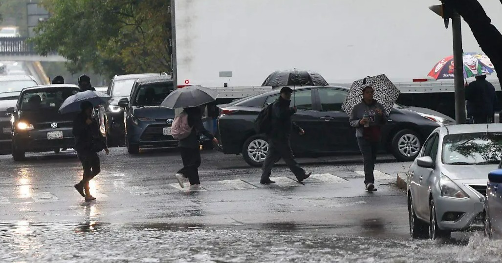 Lluvias activan operativo y dejan 17 encharcamientos