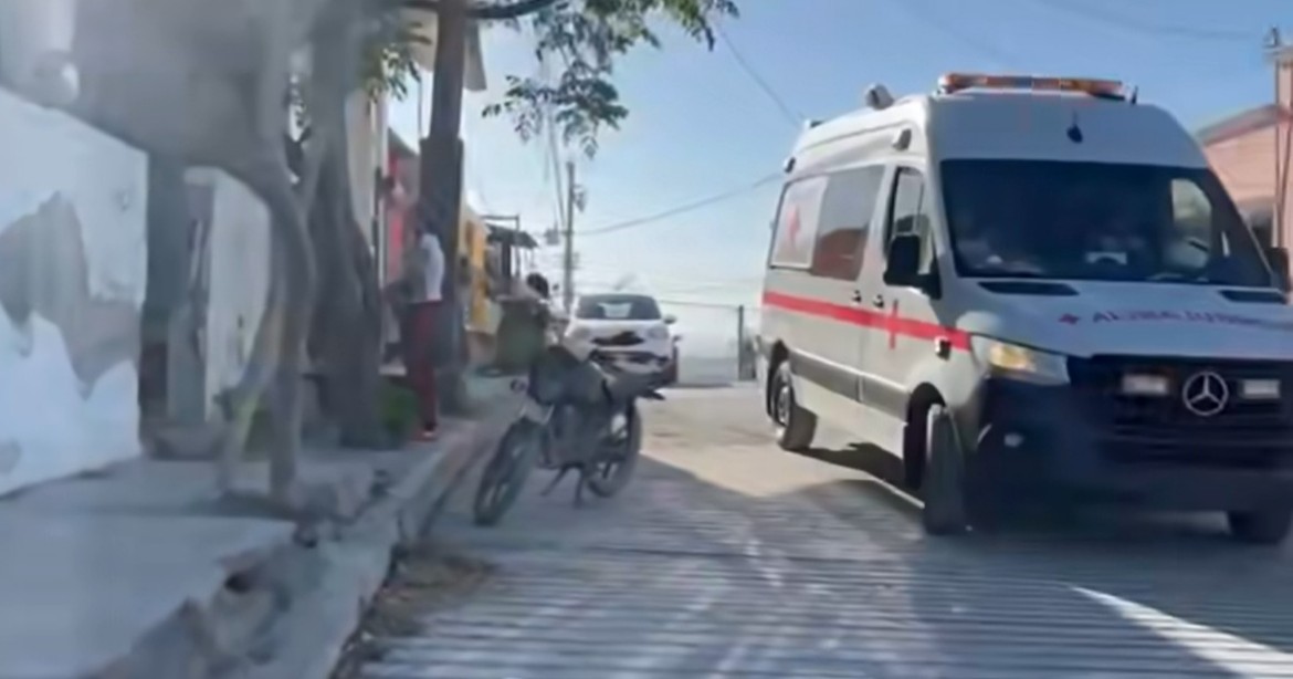 Paramédicos de la Cruz Roja salvan a madre tras intento de suicidio