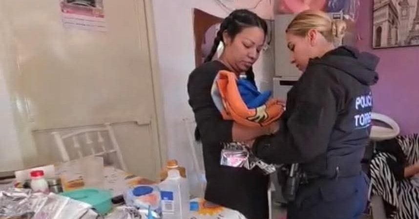 Policías auxilian parto de emergencia en vivienda de Torreón