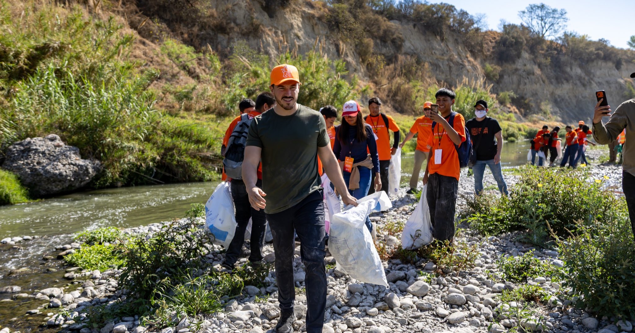 Nuevo León rompe Récord Guinness y advierten cárcel por tirar basura