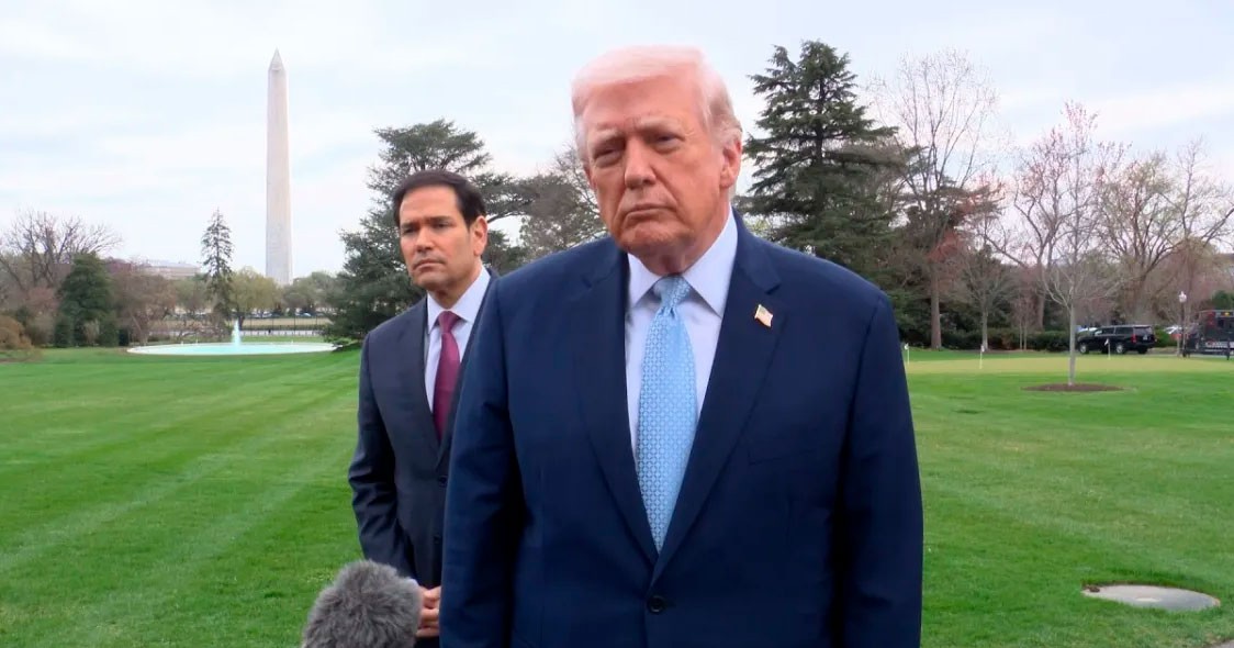 Donald Trump pospone ataques a centrales eléctricas iraníes tras reunión para reabrir el Estrecho de Ormuz