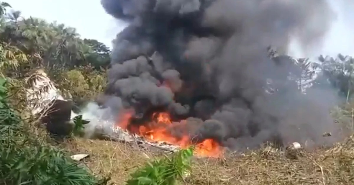 Avión de la Fuerza Aérea colombiana se estrella con más de 100 soldados a bordo