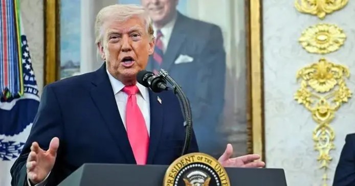 Donald Trump presume "gran regalo" de Irán y asegura que hay negociaciones