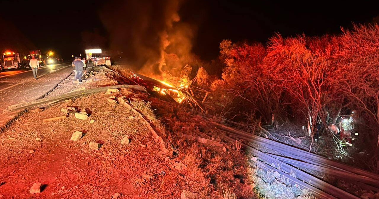 Trailero pierde la vida tras fatal volcadura en la carretera 57