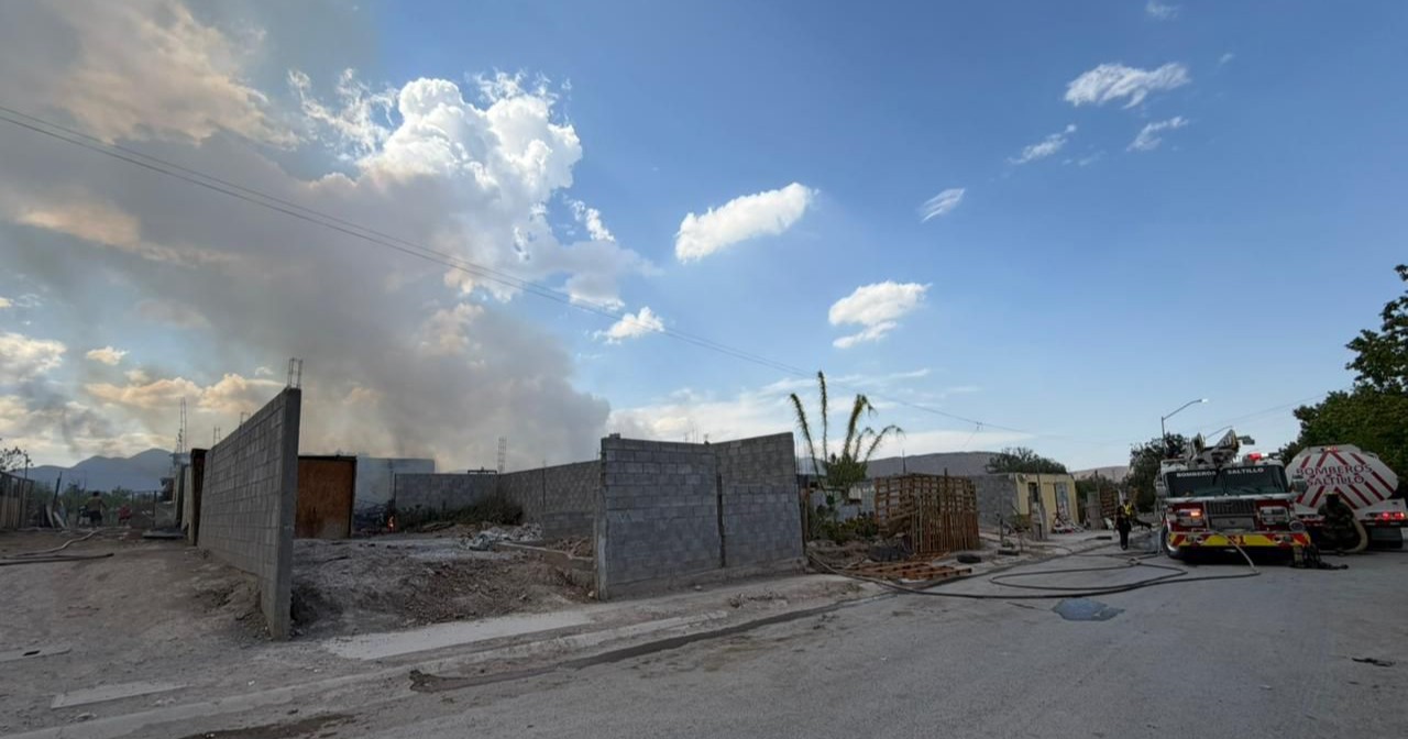 Incendio consume seis viviendas en Saltillo