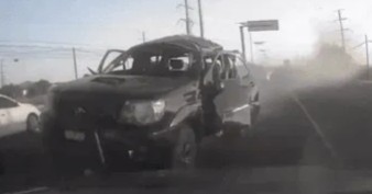 Explota camioneta cerca del AIFA en Tecámac y mueren dos