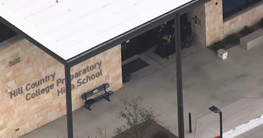 Alumno de 15 años le dispara a maestra en escuela de Texas y se quita la vida