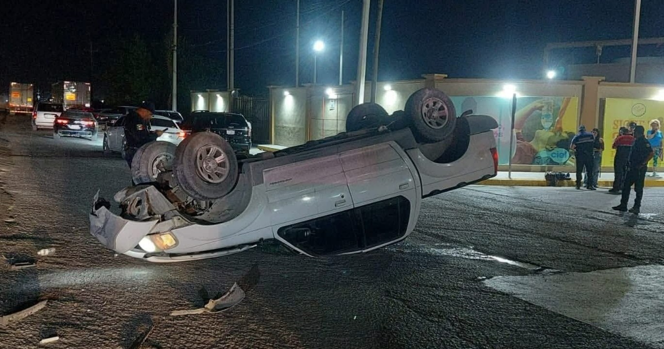 Familia resulta lesionada tras accidente en la Carretera Federal 57