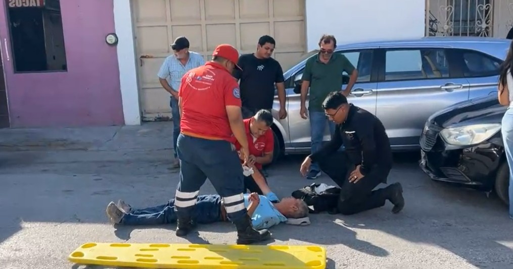 Peatón es hospitalizado tras ser embestido en Monclova 