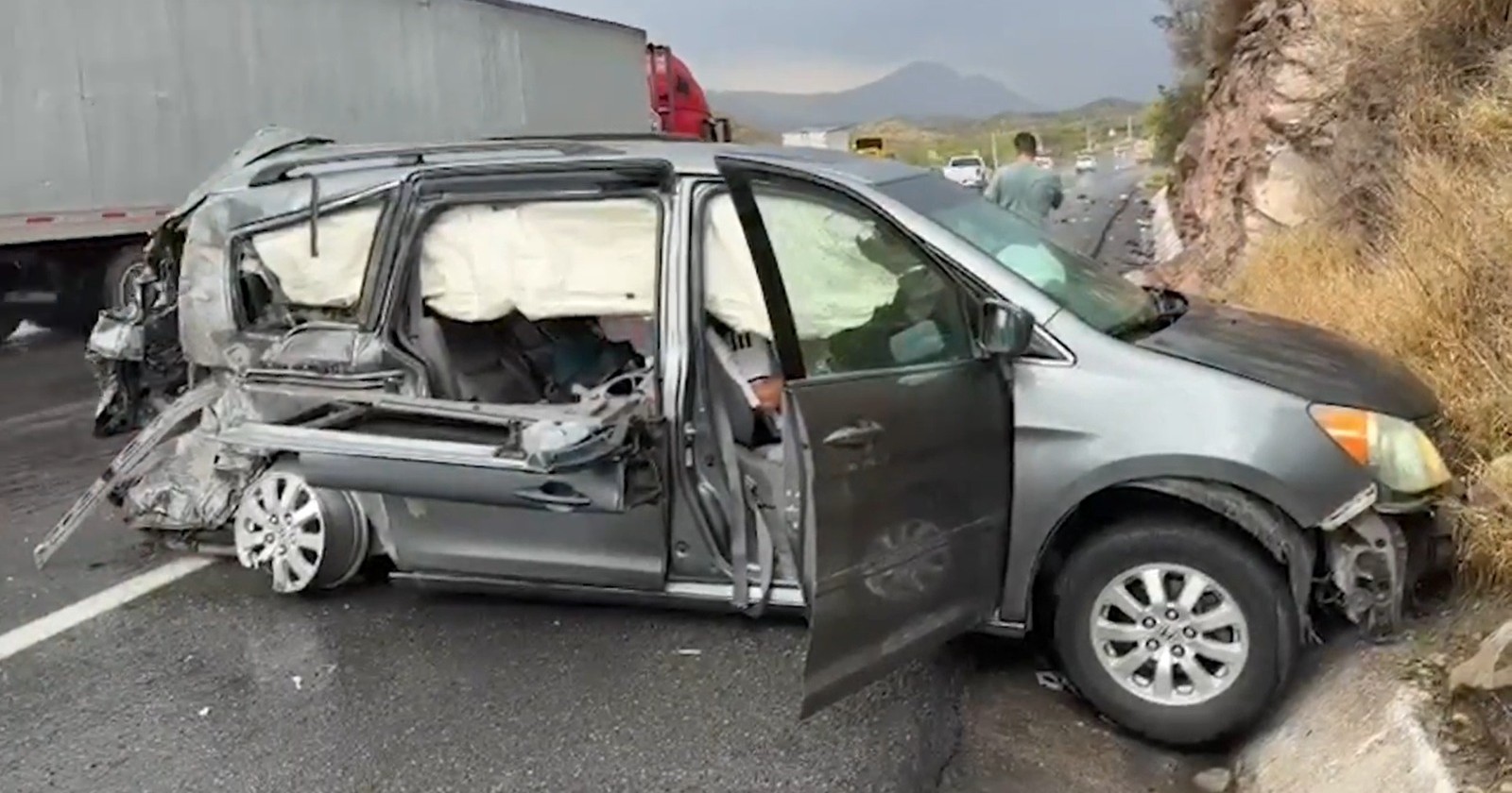 Se estrellan de frente en la carretera Saltillo - Torreón