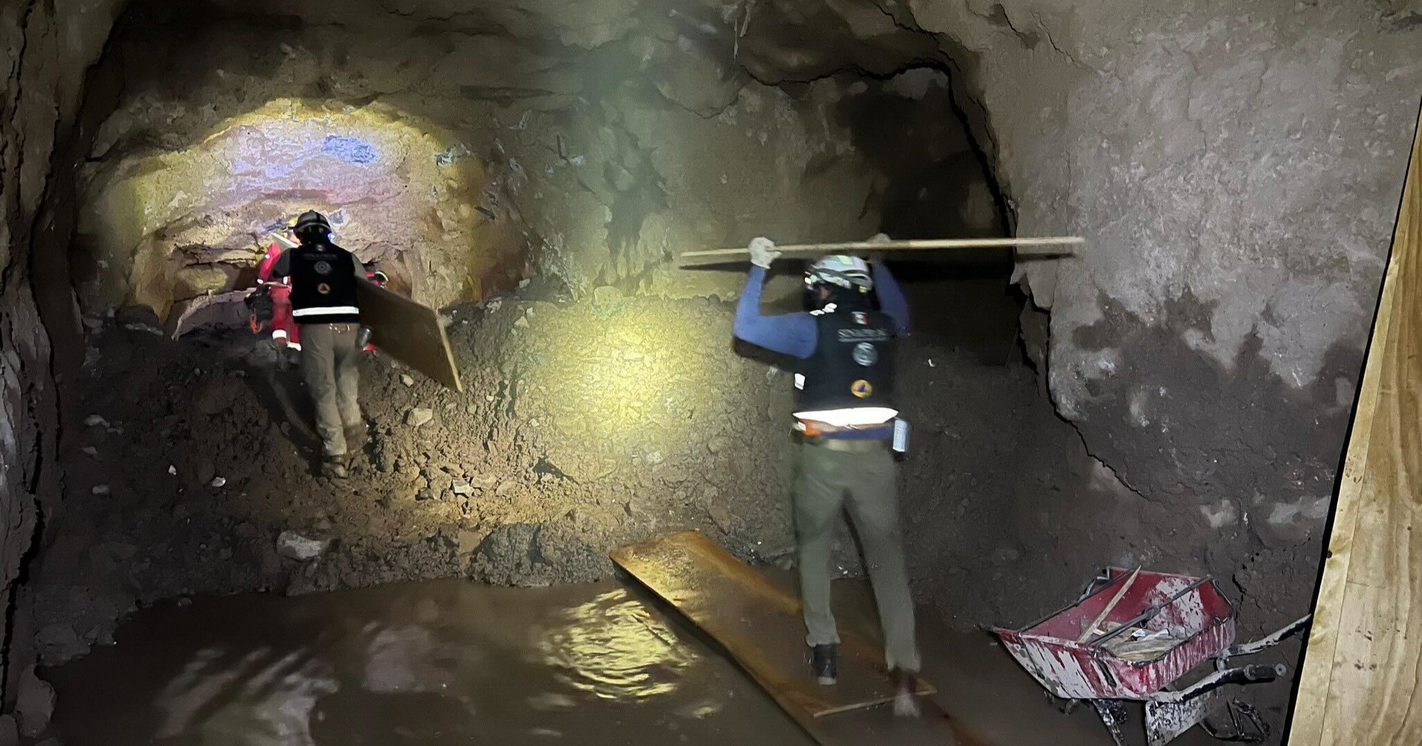 Autoridades evalúan nuevo método para rescatar a mineros atrapados en mina Santa Fe