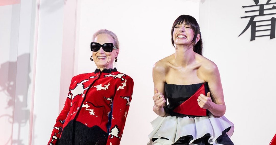 Anne Hathaway y Meryl Streep deslumbran en el estreno de 'El Diablo Viste a la Moda 2' en Tokio