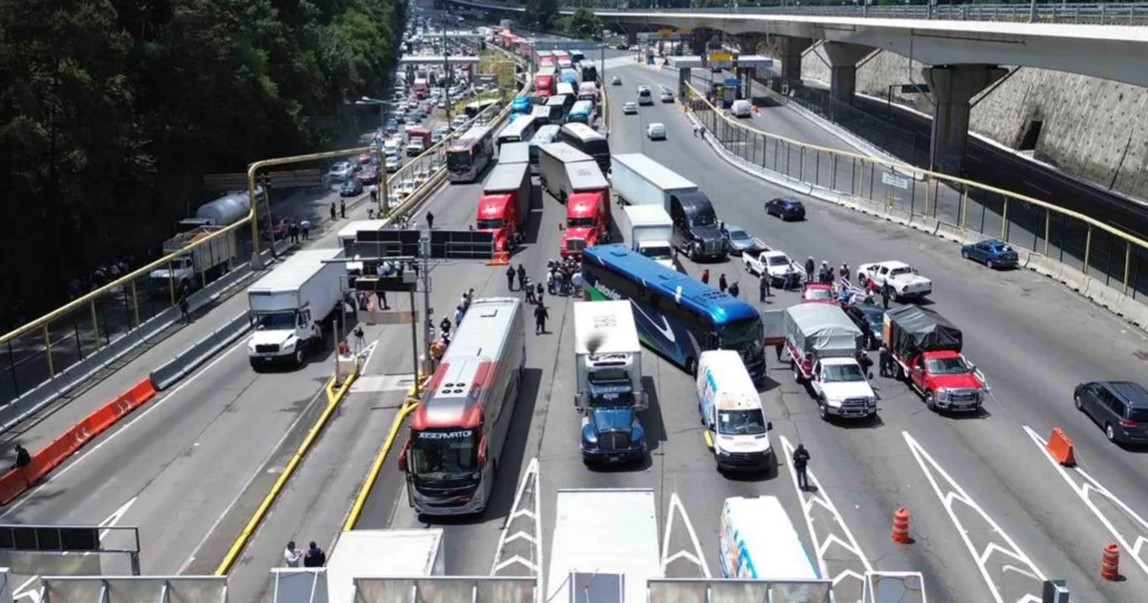 Colapsa la México-Toluca por más de nueve horas