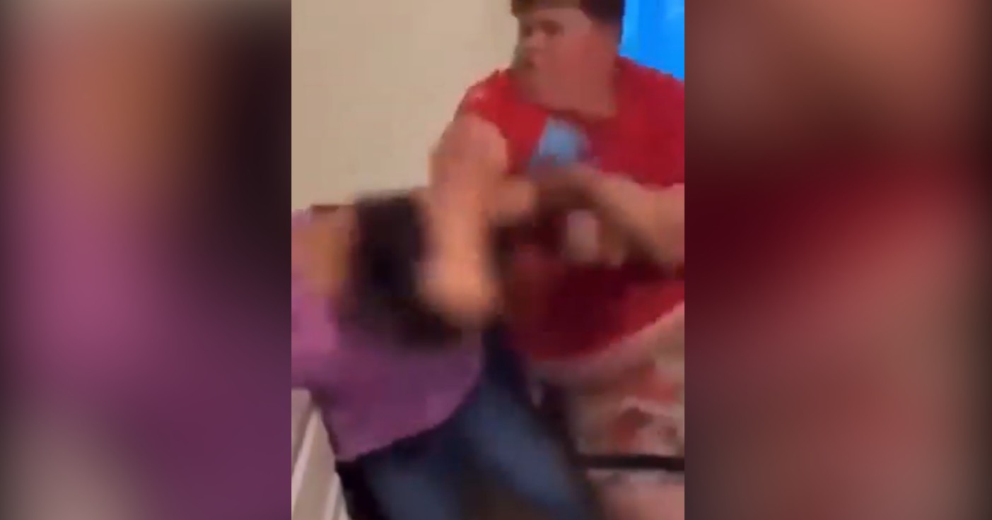 Joven es captado agrediendo a su madre tras imponerle una dieta