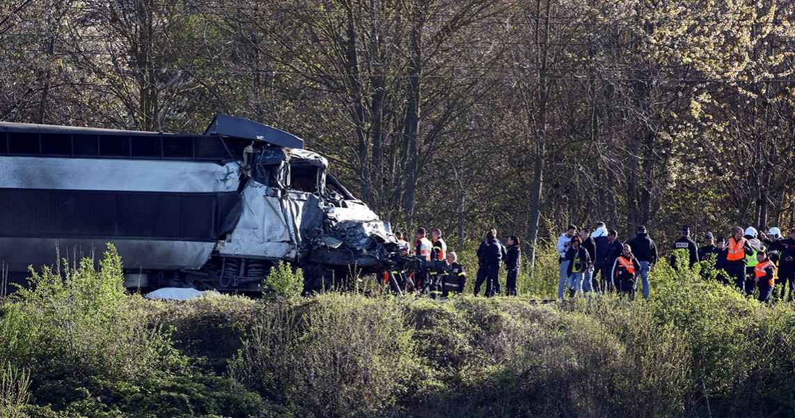Choque de tren con camión deja un muerto y 27 heridos en Francia