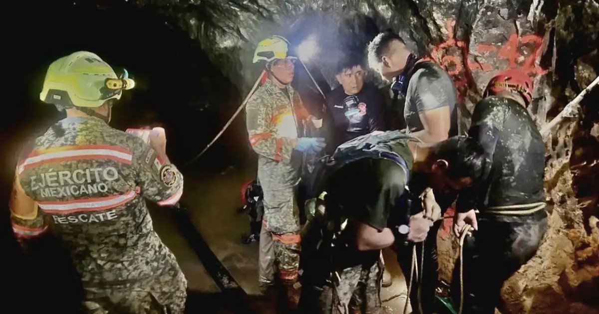 Tras 13 días atrapado, rescatan con vida a segundo minero en mina Santa Fe